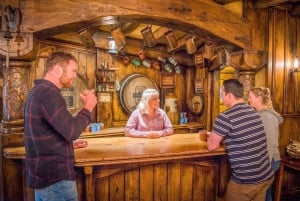Auckland: Hobbiton Movie Set Day Trip with Festive Lunch