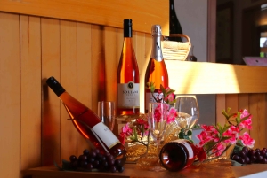 Auckland: Kumeu Wine Tasting Tour and Black Sand Beach