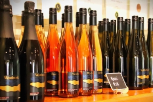 Auckland: Kumeu Wine Tasting Tour and Black Sand Beach