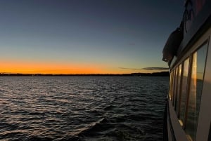Passeio de barco ao pôr do sol no porto de Auckland