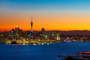 Auckland: Sunset & Night Sea Kayak Tour to Rangitoto Island
