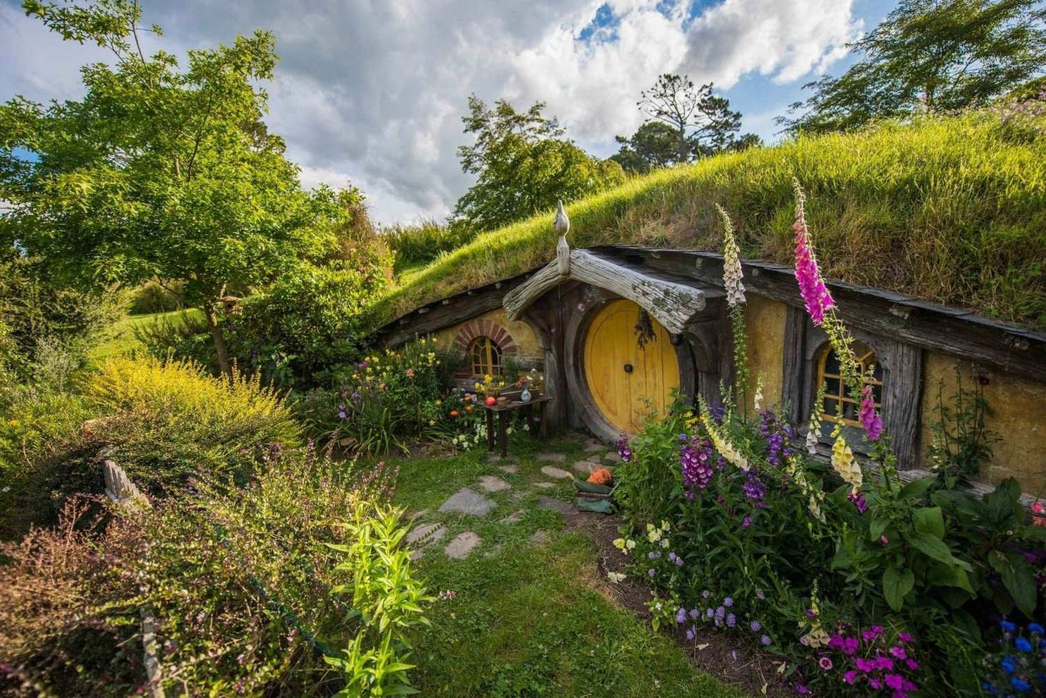 From Auckland: Hobbiton Movie Set Full-Day Small-Group Trip