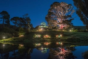 オークランド発：ホビトン映画セット 1 日少人数グループ旅行