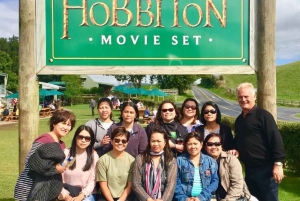 オークランド発：ホビトン映画セット 1 日少人数グループ旅行