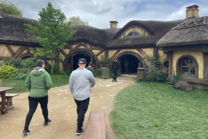 From Auckland: Hobbiton, Waitomo Caves & Kiwi House Tour