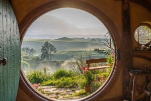 From Auckland: Private tour Hobbiton Movie Set Day Trip