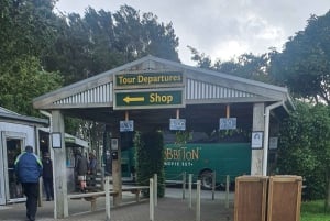 From Auckland: Private tour Hobbiton Movie Set Day Trip