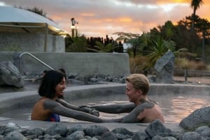 Da Auckland: tour privato di un giorno a Rotorua con esperienza termale