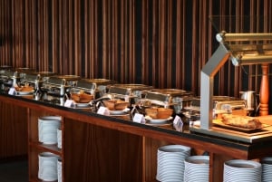 Vanuit Auckland: Tweedaagse tour naar Hobbiton, Rotorua en de Waitomo Caves