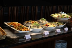 Vanuit Auckland: Tweedaagse tour naar Hobbiton, Rotorua en de Waitomo Caves