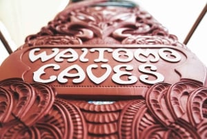 オークランド発：ワイトモ・グロウワームとルアクリ洞窟日帰りツアー