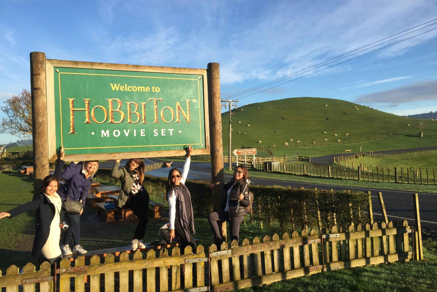 tour to hobbiton from rotorua
