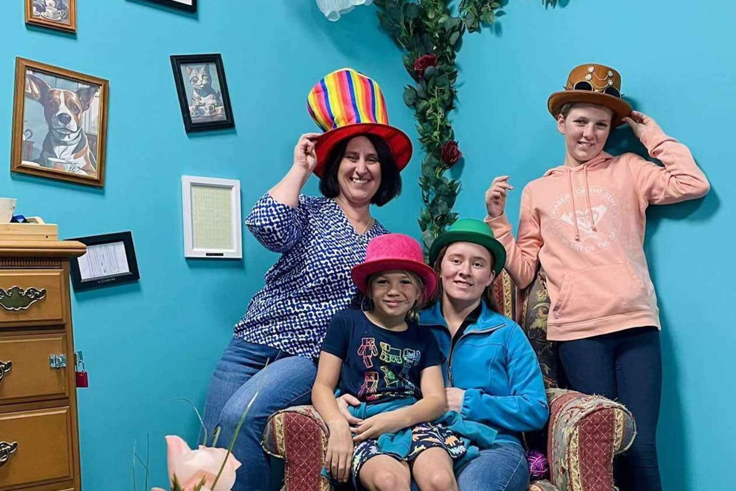 Kapelusz Szalonego Kapelusznika - Eskapizm - Doświadczenia w escape roomie