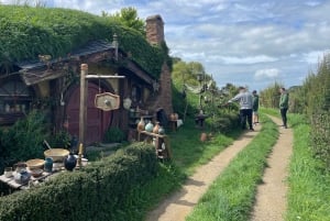 Magiske Hobbiton og Waitomo-grottene – liten gruppe fra Auckland