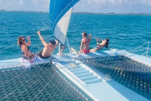 Bahamas: Swimming Pigs, Sail & Snorkel Full Day Lunch Cruise