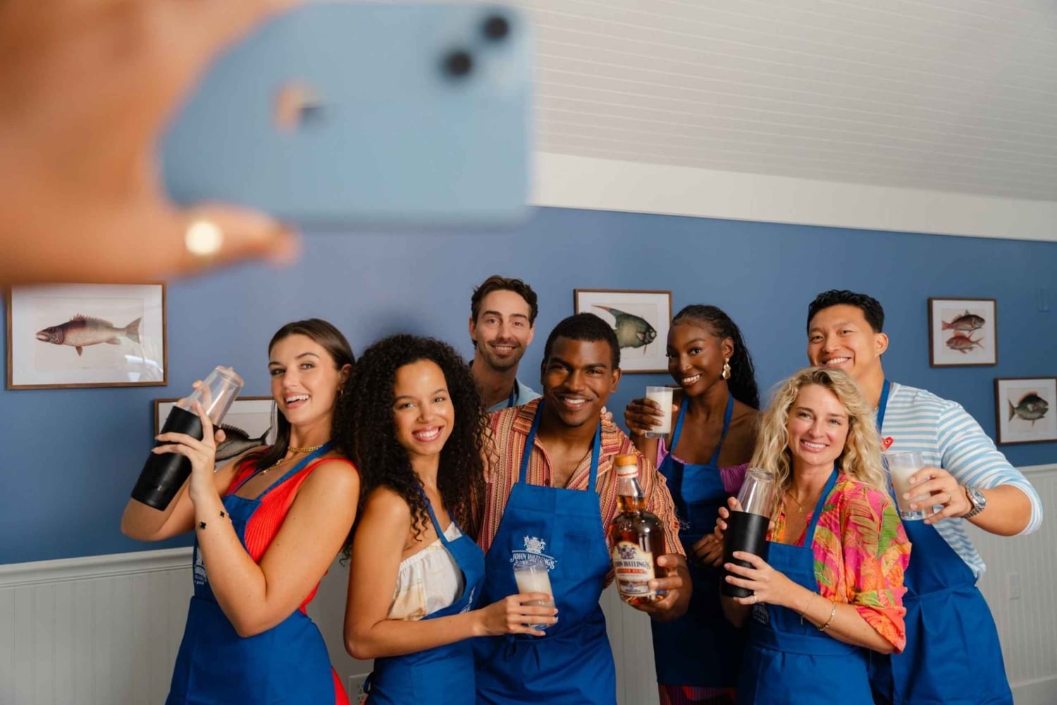 Aula de mixologia com cocktails na destilaria de John Watling