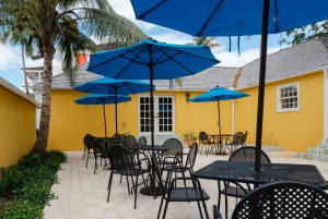 Aula de mixologia com cocktails na destilaria de John Watling