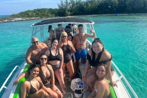 Nassau: Reef Snorkeling, Pigs, and Turtles 3 Islands Tour