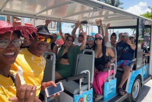 Nassau: Bahamas Culture Tour with Electric Trolley and Water