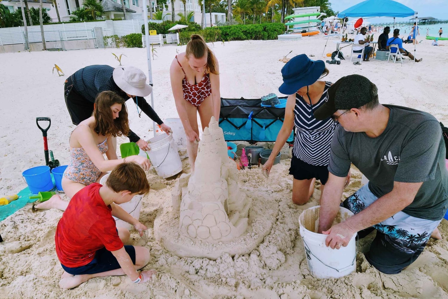 Nassau Bahamas: Sandslottsskulptering Strandaktivitet & picknick