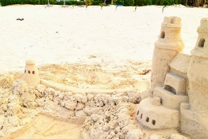 Nassau, Bahamas: Actividad en la playa para esculpir castillos de arena y picnic