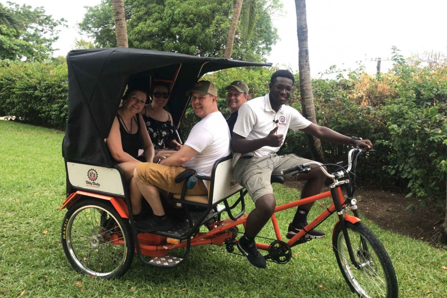 Nassau: City Highlights Private Pedicab Tour