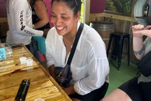 Nassau: E-Scooter-Tour mit Lebensmittelverkostung und lokalen Getränken
