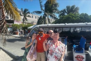 Nassau: Electric Bus Tour with Food & Drink Samples