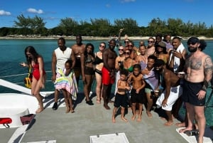 Nassau: Heldagsfestkatamaran med privat strand och lunch