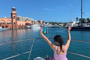 Nassau: Crucero de lujo al atardecer - Bebidas, aperitivos y música