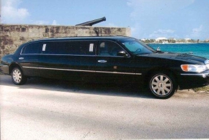 Nassau: Round-Trip Cable Beach Limousine Transfers