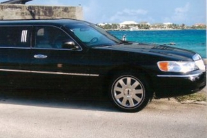 Nassau: Round-Trip Cable Beach Limousine Transfers
