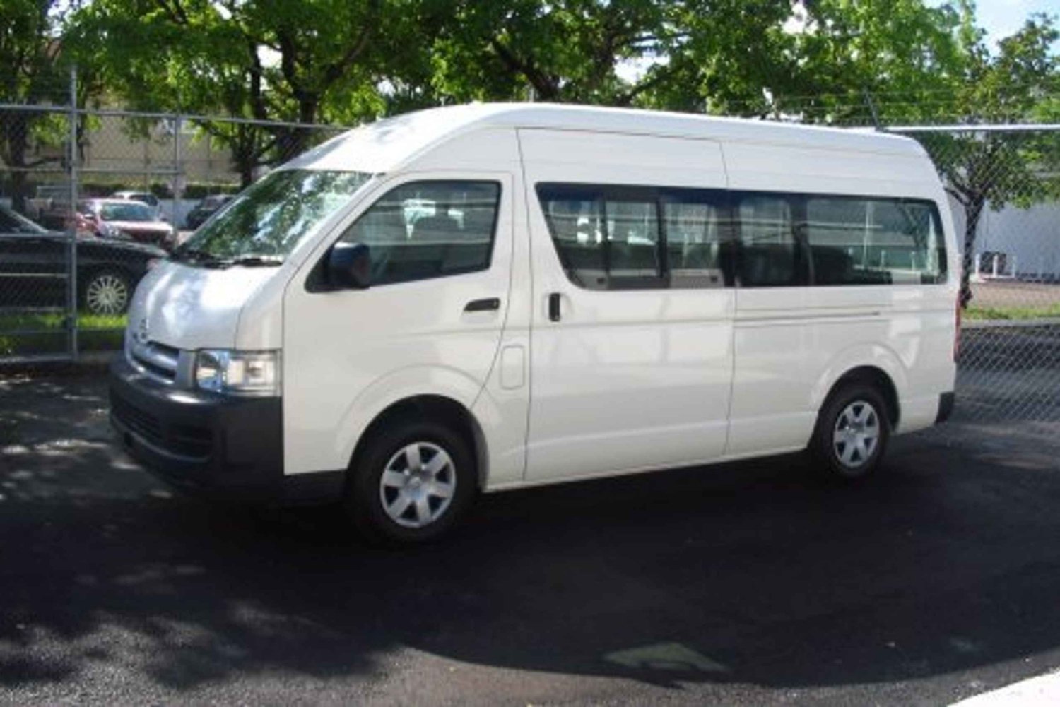 Nassaus: edestakainen lentokenttäkuljetus Paradise Islandille