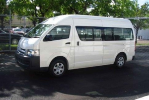 Nassau Roundtrip Airport Transfer to Paradise Island
