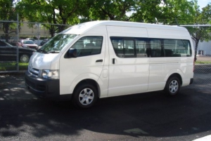 Nassau Roundtrip Airport Transfer to Paradise Island