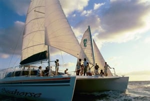 Nassau: Sail Catamaran Sunset Dinner Cruise