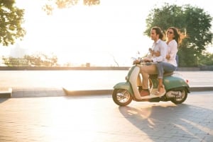 Nassau: Island Tour by Scooter with Beach Stop and Lunch