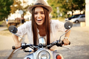 Nassau: Island Tour by Scooter with Beach Stop and Lunch