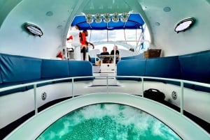 Private Seefahrt, Sip n' Snorkel auf einem halb untergetauchten Boot