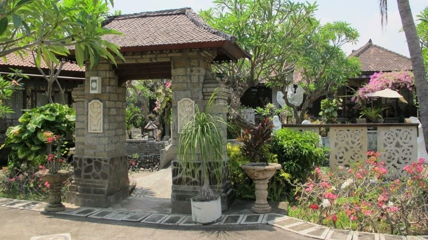 Balinese gate at Bali Taman Resort