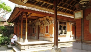 5.Explore a Family Compound and Taste ?Kopi Luwak?