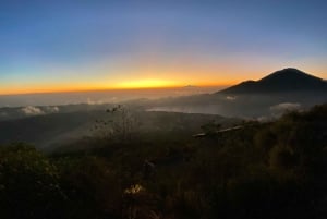 Ubud: Tudo incluído: nascer do sol no Monte Batur, café da manhã e fontes termais