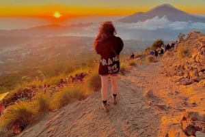 Ubud: All Inclusive Mt Batur solopgang, morgenmad og varme kilder