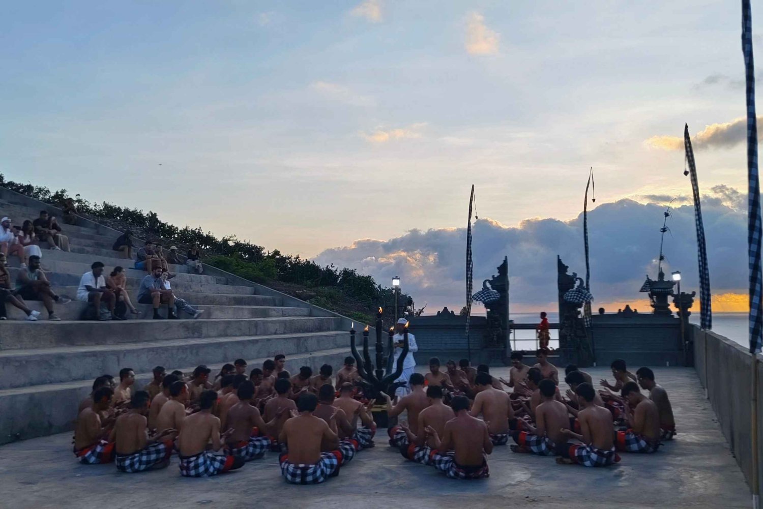 Spectacle de danse du feu Hanoman à Karang Boma