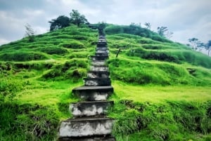 Amed: Mencol Hill Sunrise Nature Walk with Ocean Views