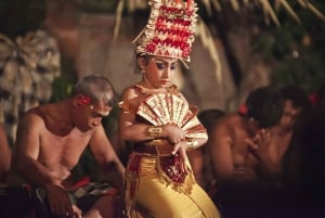 Ein Abend mit traditionellem Tanz auf Bali