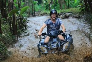Payangan: en quad y una estatua gigante de un gorila