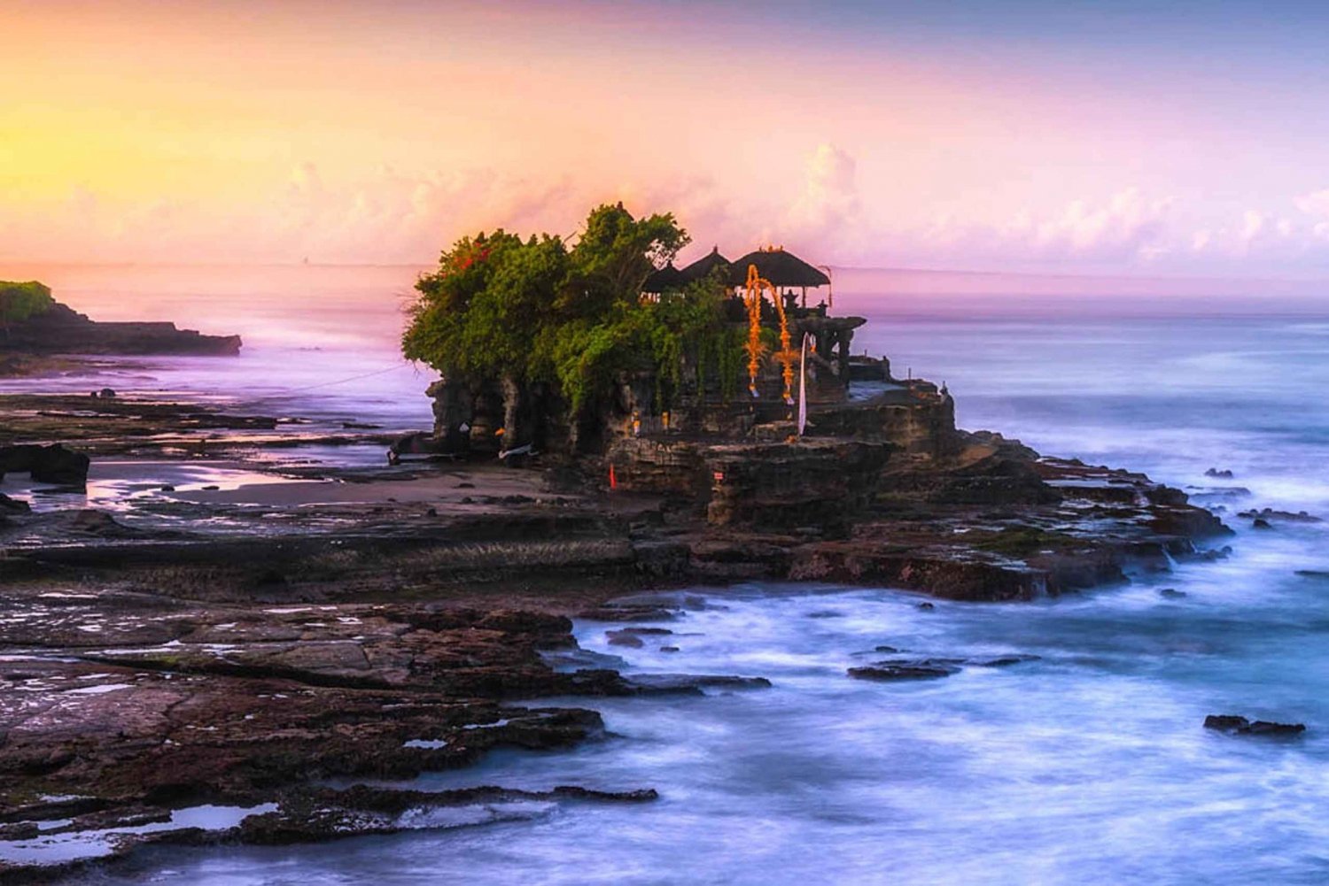 Bali: 4-stündige Kurztour/Tempel Tanah Lot bei Sonnenuntergang/Feuertanz