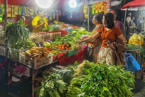 バリ島：市場から家族経営のワルンまで、地元の暮らしを味わってみませんか