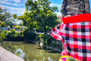 バリ島：市場から家族経営のワルンまで、地元の暮らしを味わってみませんか